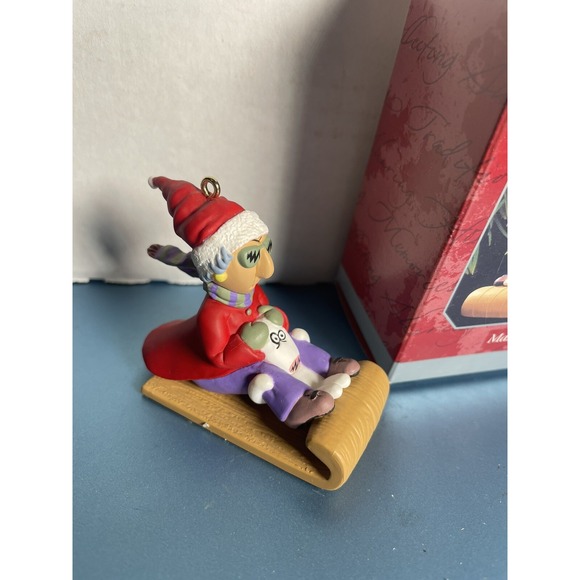 1-HALLMARK  98 CHRISTMAS ORNAMENT "MAXINE" TOBOGGAN SLEDDING W/DOG FLOYD M-2(75) - Picture 3 of 6